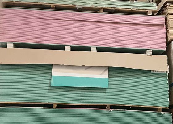 Nieuwe stijl Knauf Goede vlakheid Schimmelbestendige gipsplaten met moderne decoratie gebruikt voor gipsplafond