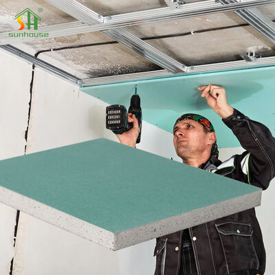 Goede prijs 12 mm waterbestendig gipsbord voor plafond Drywall Scheidingswand Gemeenschappelijk oppervlak Papier Plaatsteen Gipsbord voor woonkamer online